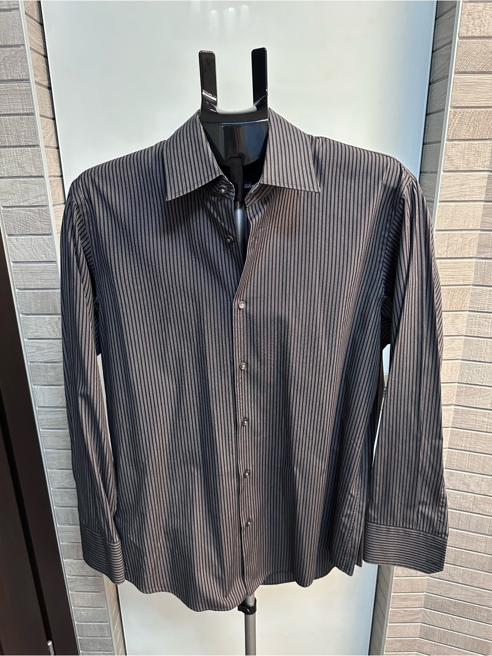 Hugo Boss Men's “Enzo” Black and Gray pin Stripe Dress Shirt 16 32/33 Like New